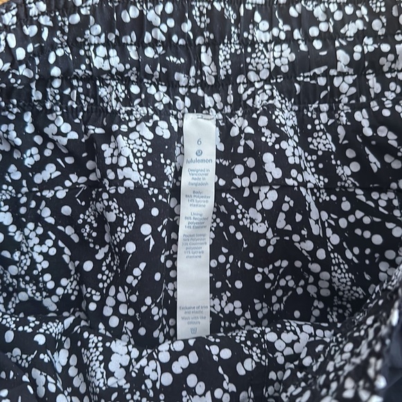 Lululemon black shorts - Picture 2 of 4